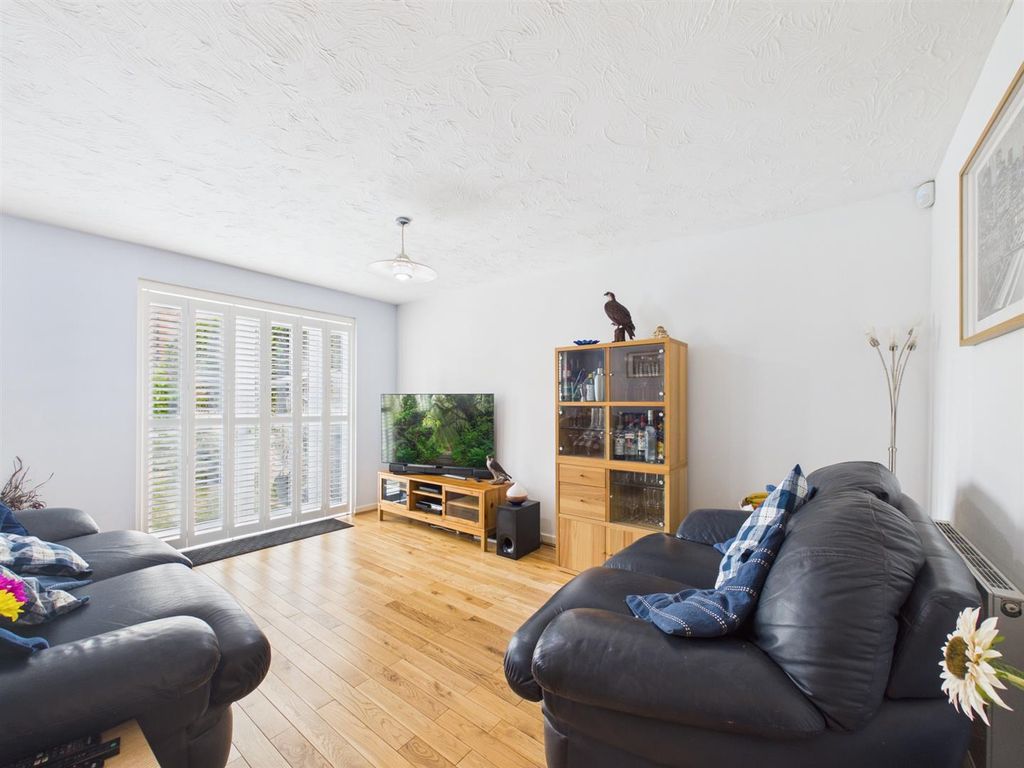 Property photo 3 of 16 Cam02435G0-Pr0352-Still009.Jpg