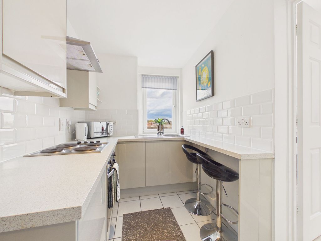 Property photo 3 of 9 Breakfasting Kitchen