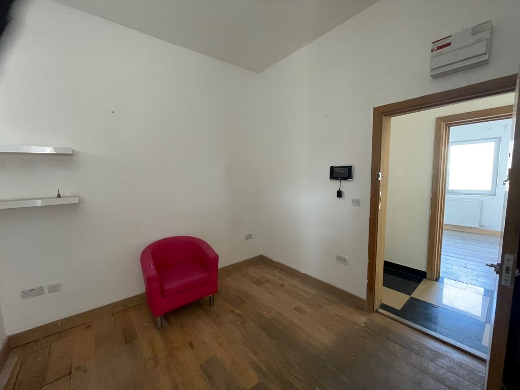 Property photo 2 of 3