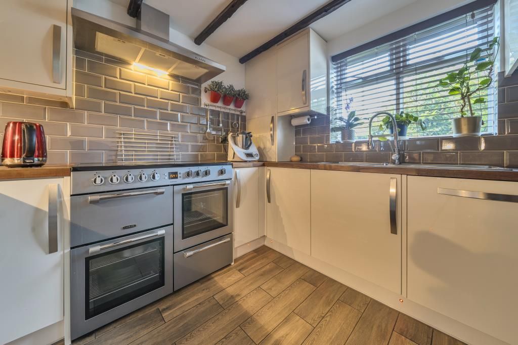 Property photo 3 of 25 Kitchen