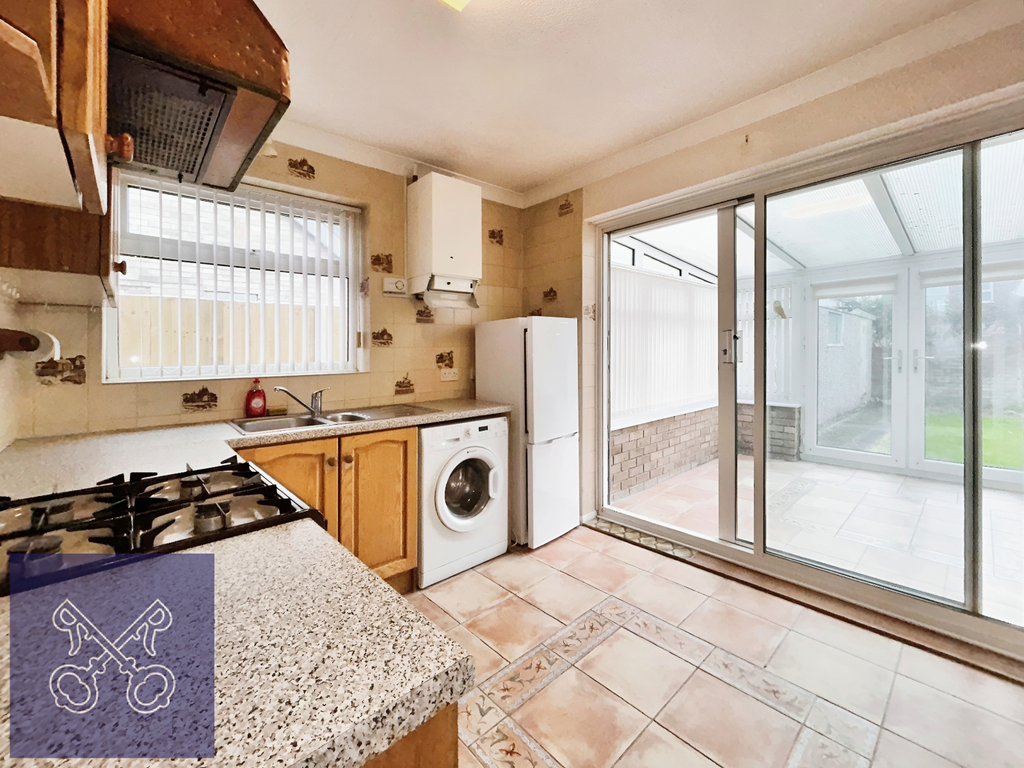 Property photo 3 of 10 Kitchen