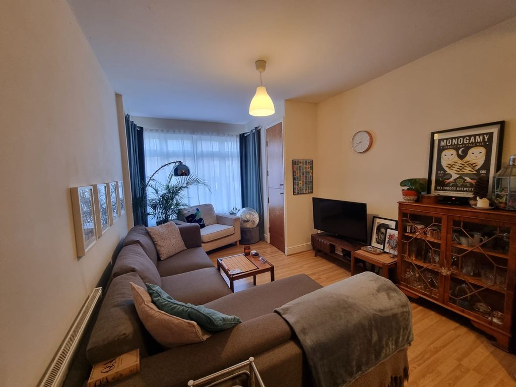 Property photo 1 of 4