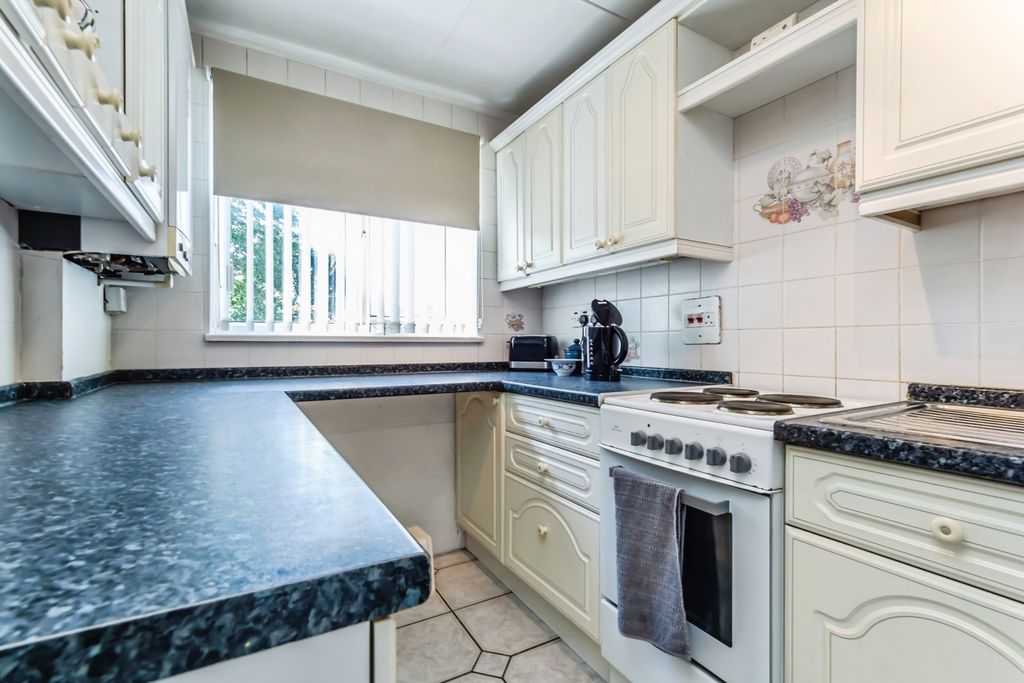 Property photo 2 of 15 Kitchen