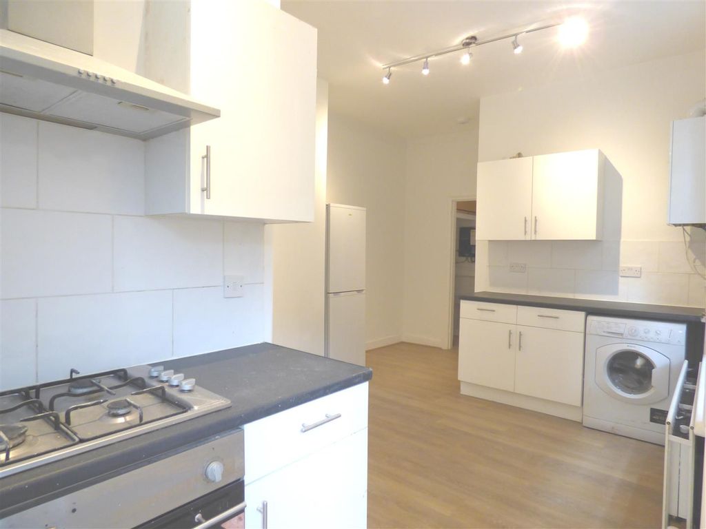 Property photo 2 of 8 Kitchen (3).Jpg