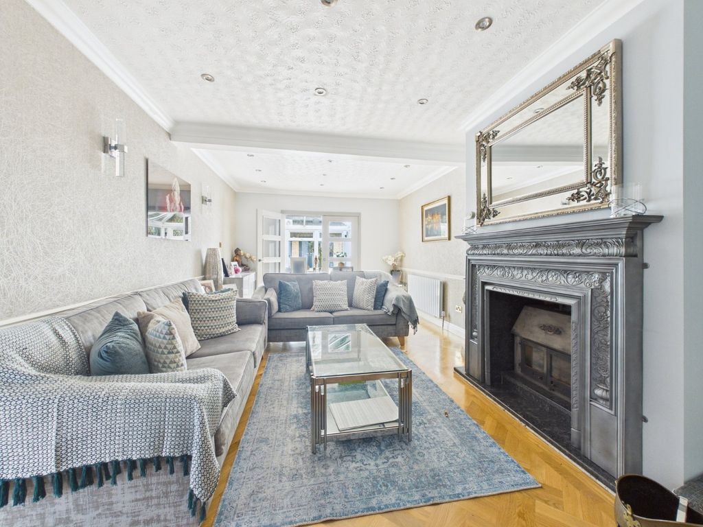 Property photo 2 of 28 Living Room