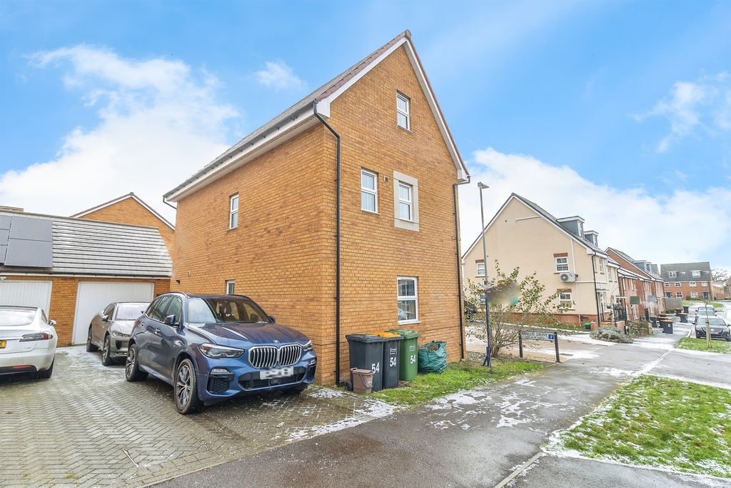 Property photo 2 of 20