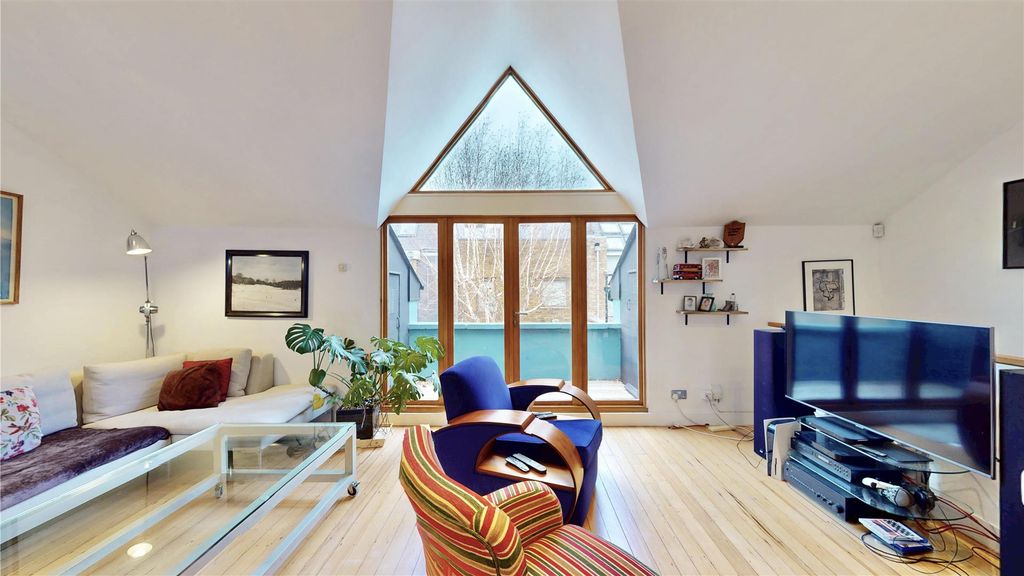 Property photo 3 of 44 Murray-Mews-02172026_165828.Jpeg