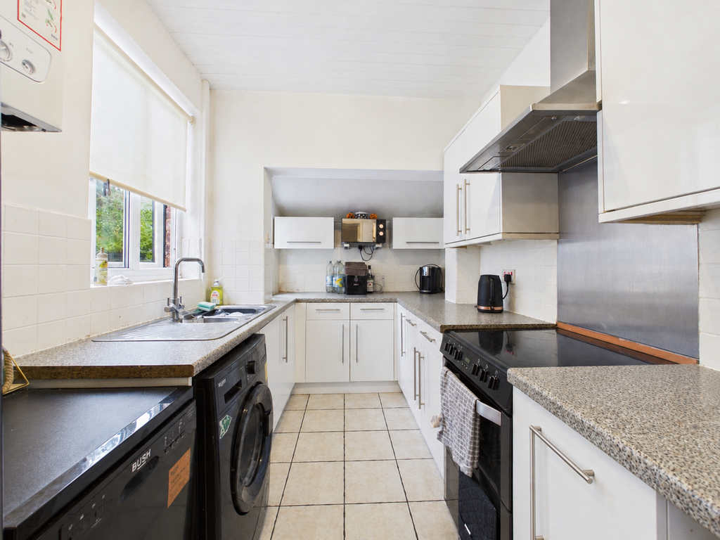 Property photo 2 of 8 Kitchen