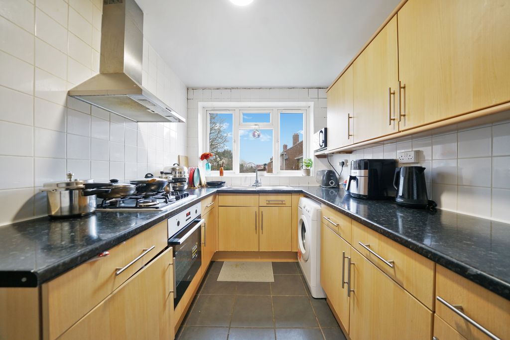 Property photo 3 of 6