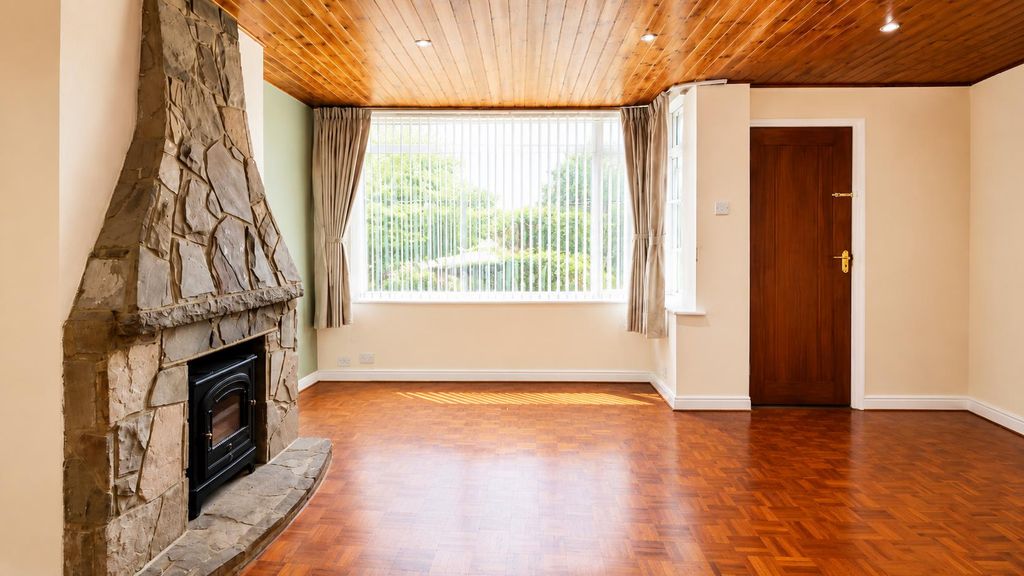 Property photo 1 of 16 Living Room