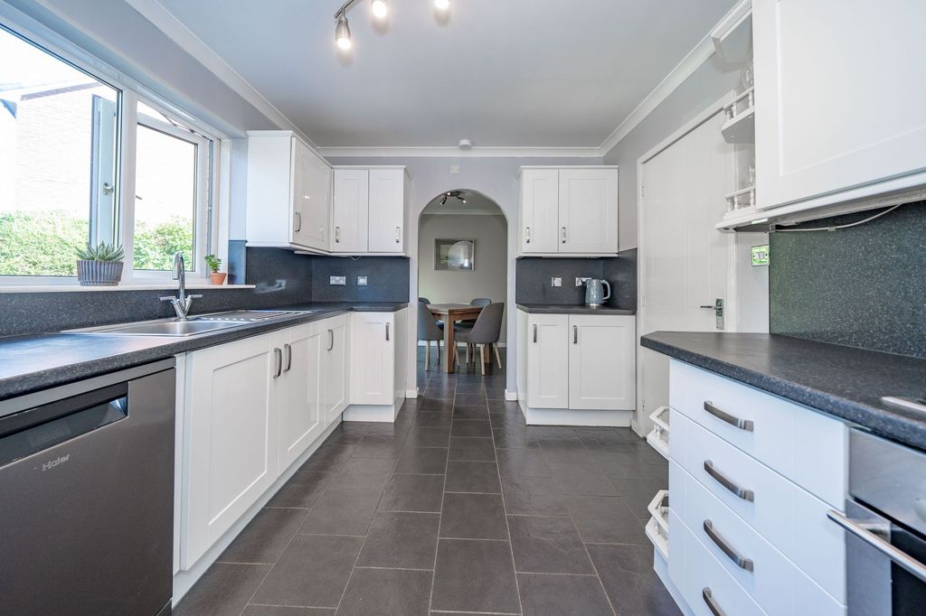 Property photo 3 of 28 Kitchen Diner