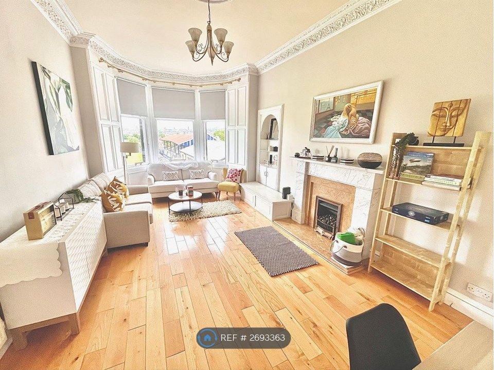 Property photo 2 of 31 Living Room