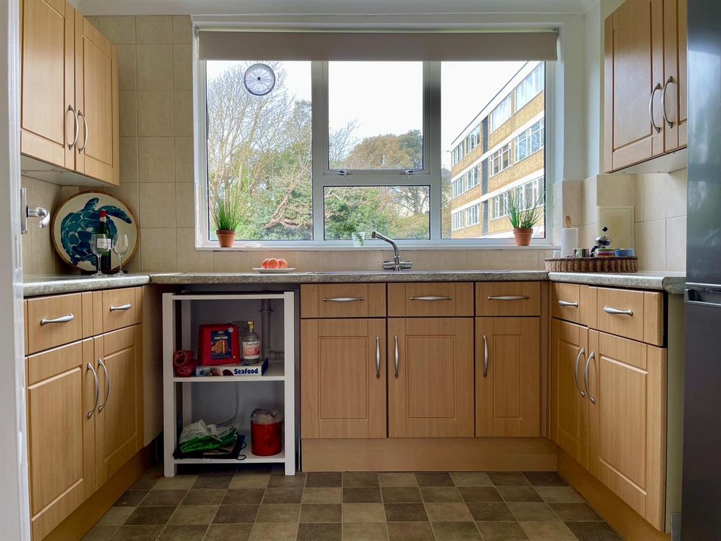 Property photo 3 of 21