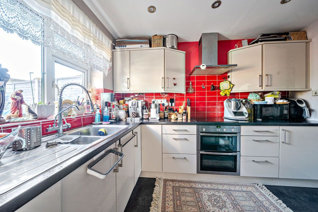 Property photo 3 of 15 Kitchen