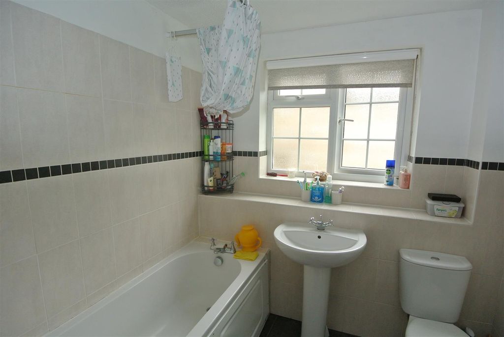 Property photo 3 of 12 Bathroom.Jpg