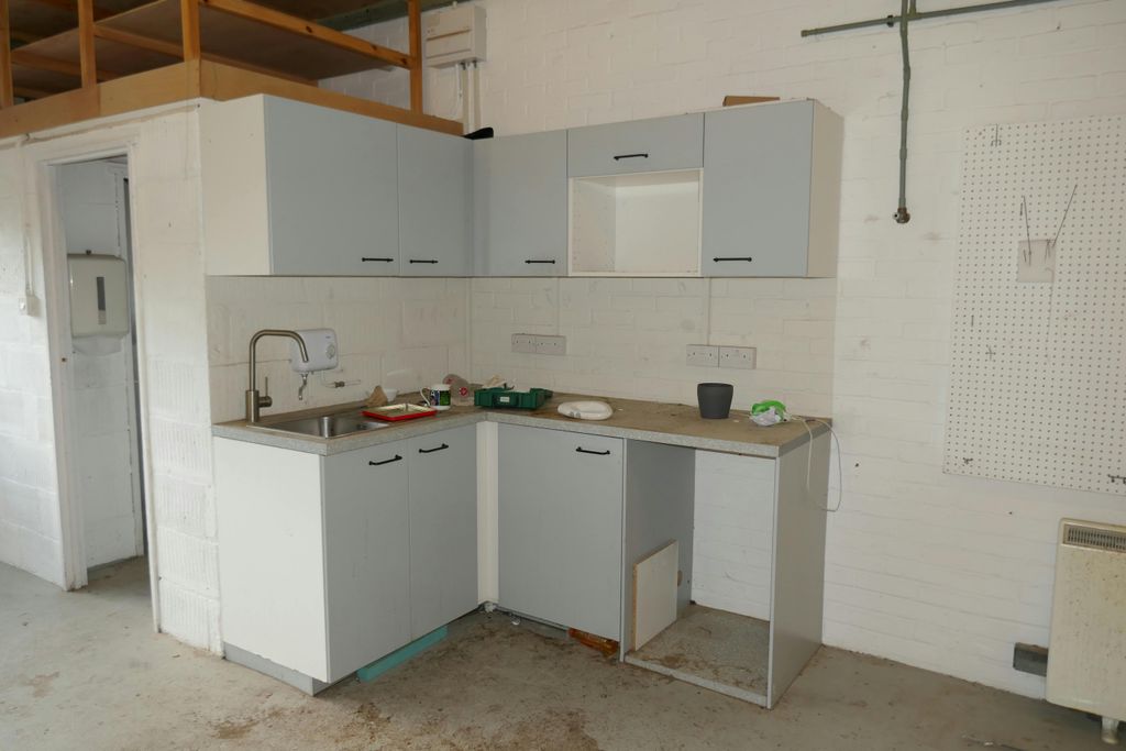 Property photo 3 of 8 383.Jpg