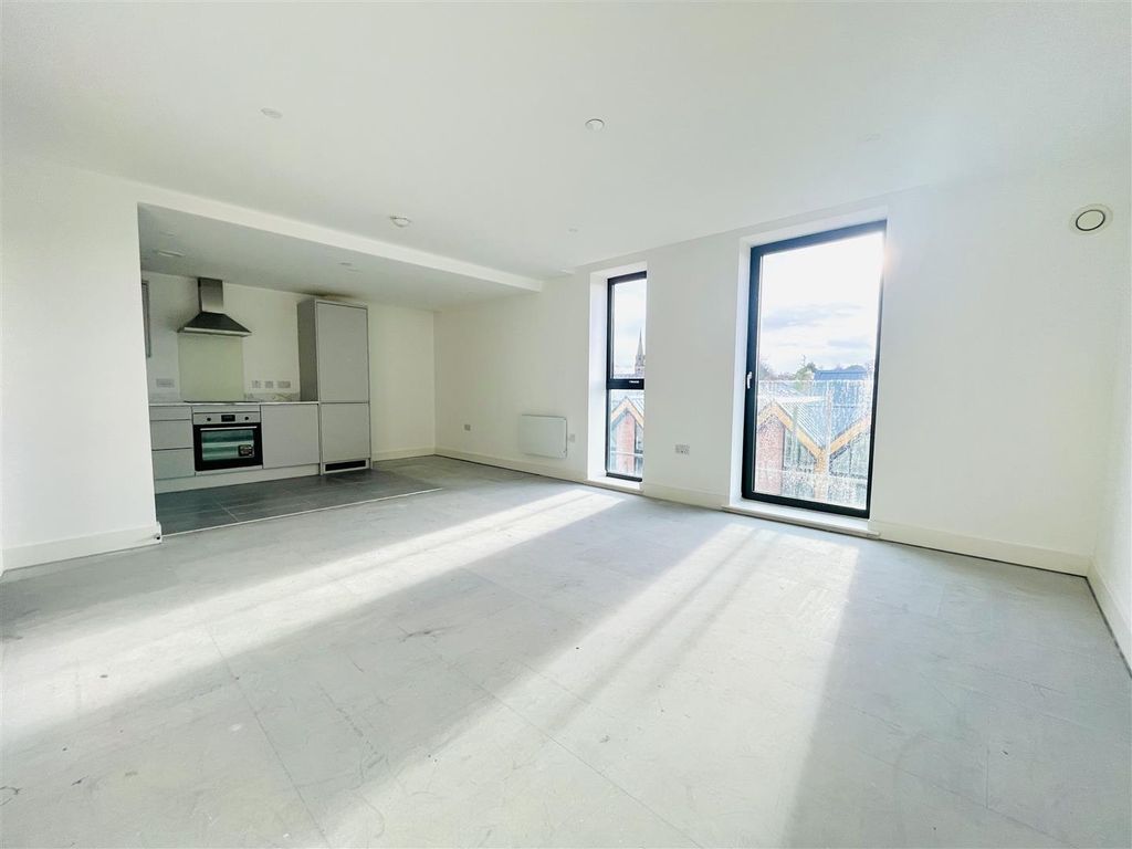 Property photo 2 of 25 Live In Dining Kitchen