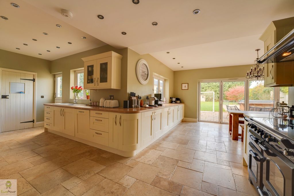 Property photo 3 of 15 Dsc07234-Dsc07238