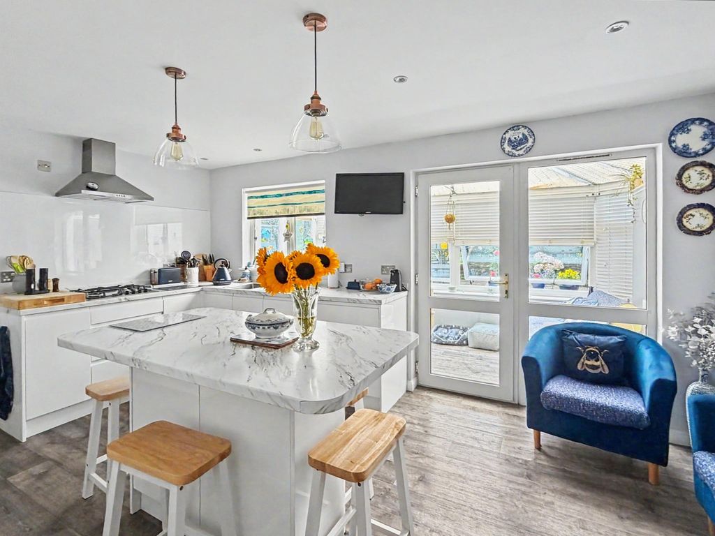Property photo 2 of 18 53320011