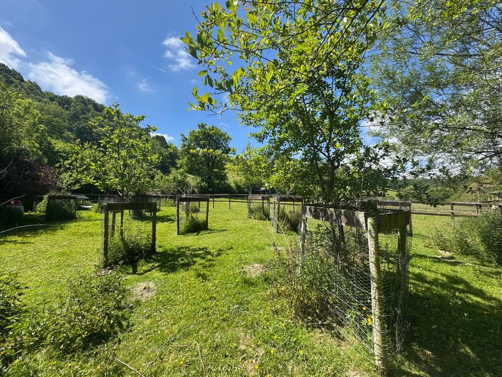 Property photo 2 of 31