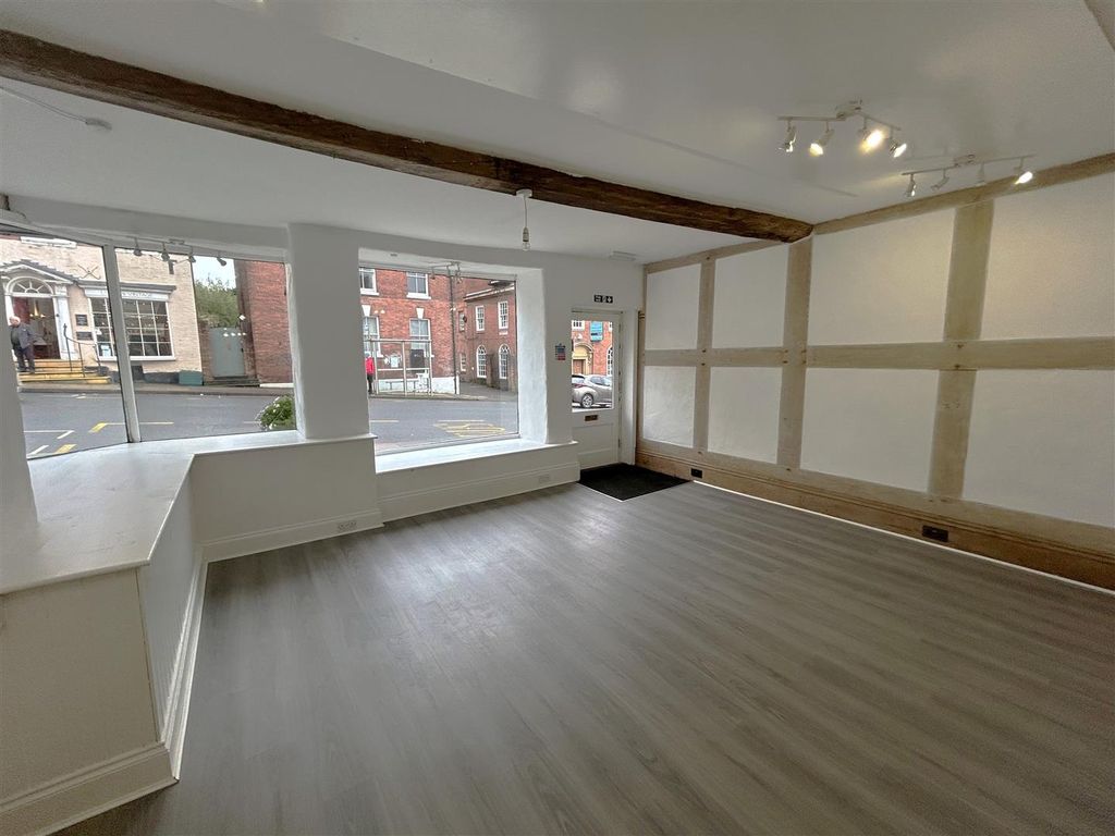 Property photo 2 of 10 Shop
