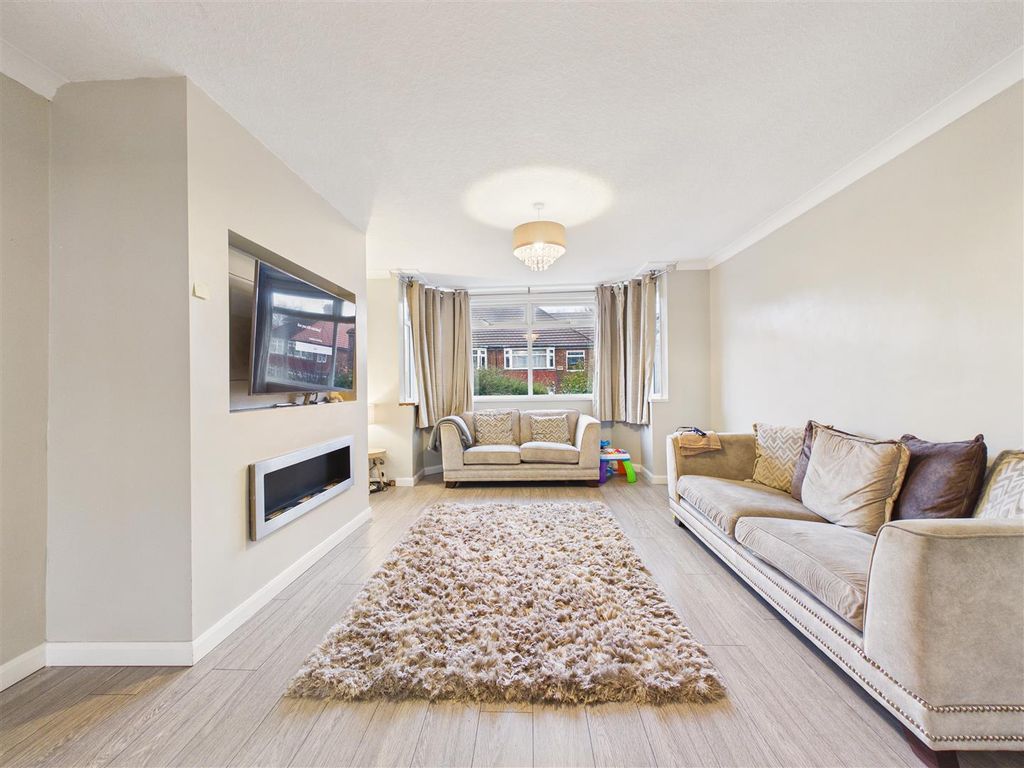 Property photo 2 of 17 Cam05193G0-Pr0102-Still002.Jpg