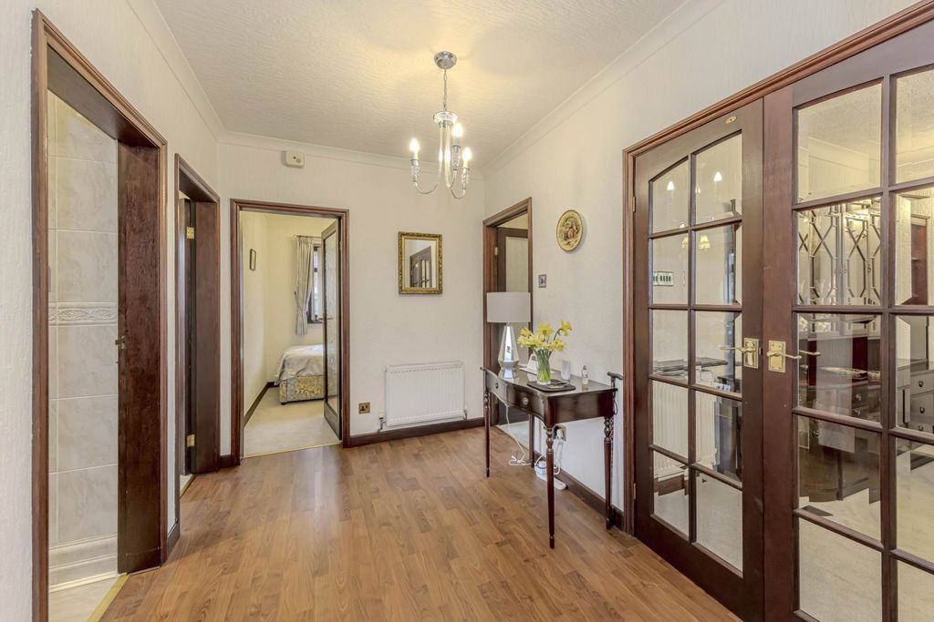 Property photo 3 of 25