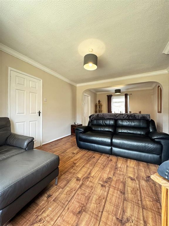 Property photo 2 of 14 Living / Dining Area