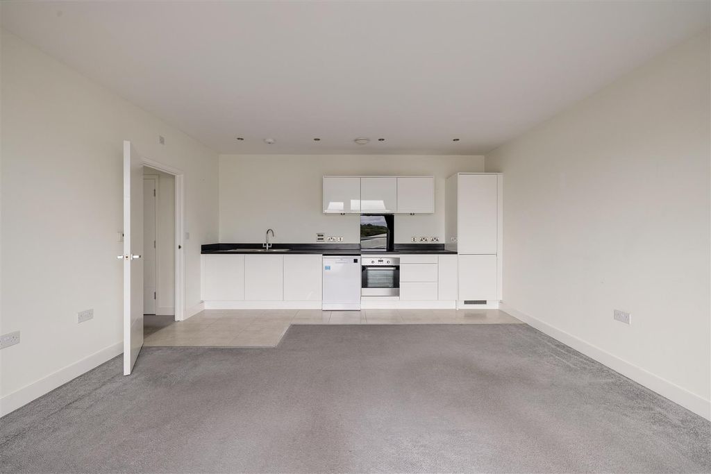 Property photo 2 of 13 Furrow House E4