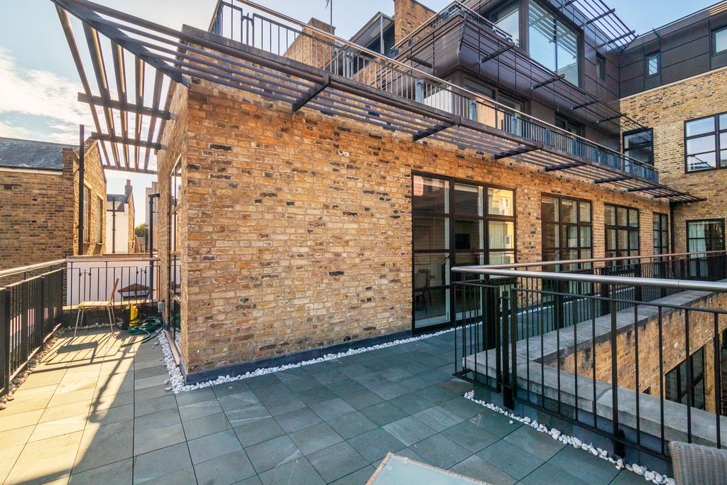 Property photo 2 of 37 Stukeley_Street_18