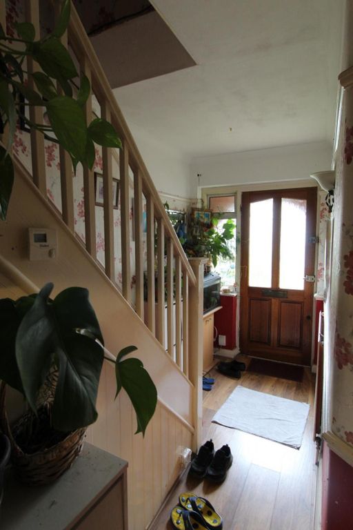Property photo 1 of 9 Modern 3-Bedroom, 2-Bathroom Terraced Home For Sale In Northolt (Ub5)