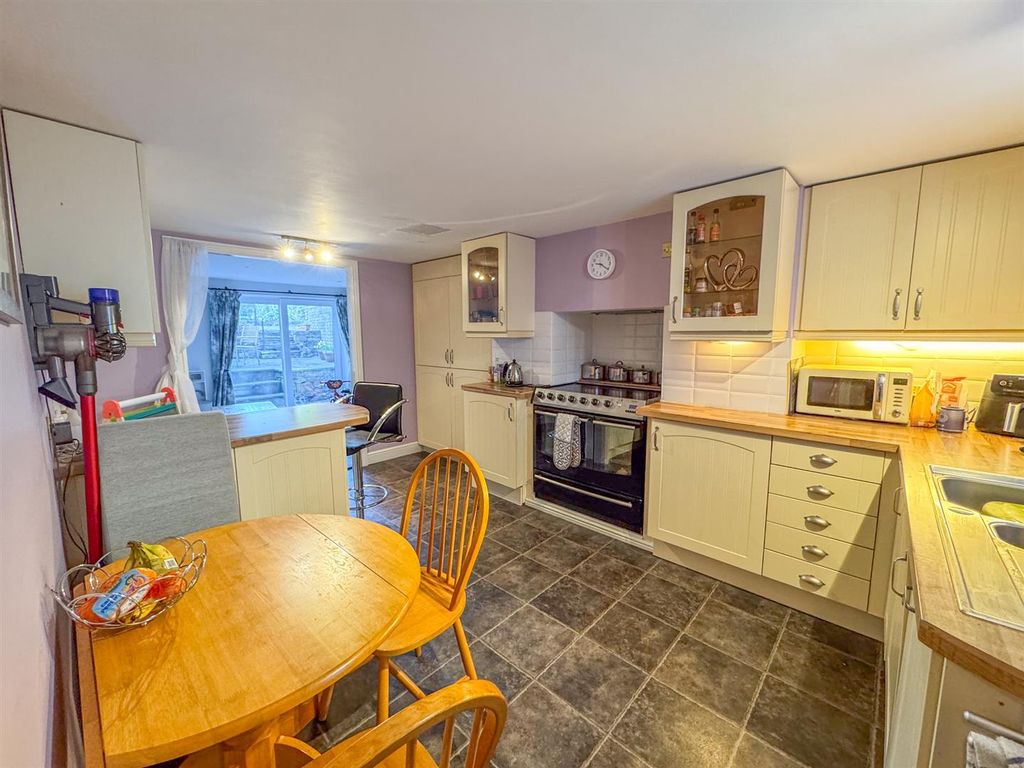 Property photo 2 of 17 Edd Beg 46 Michael Street (2).Jpg