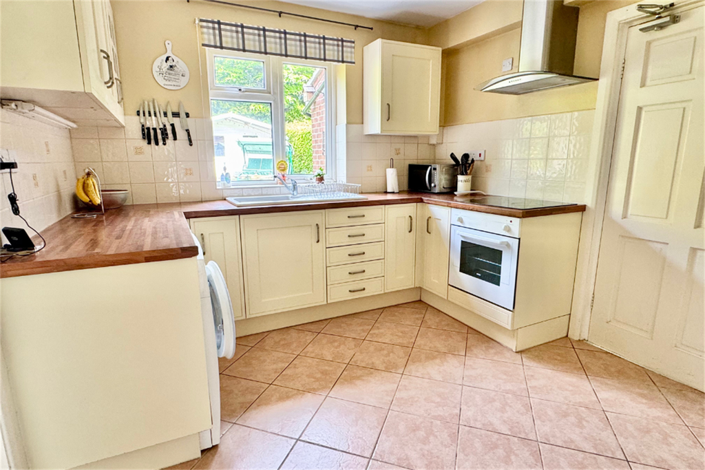 Property photo 3 of 29 Kitchen