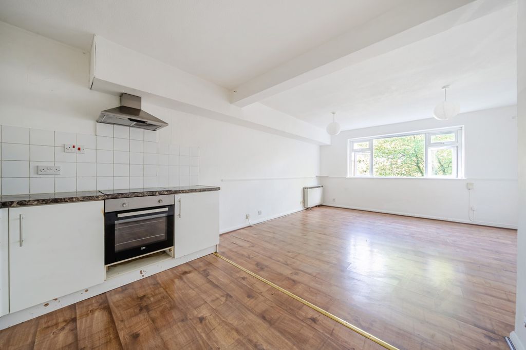 Property photo 2 of 17 1512696-8-6A8d5E7...