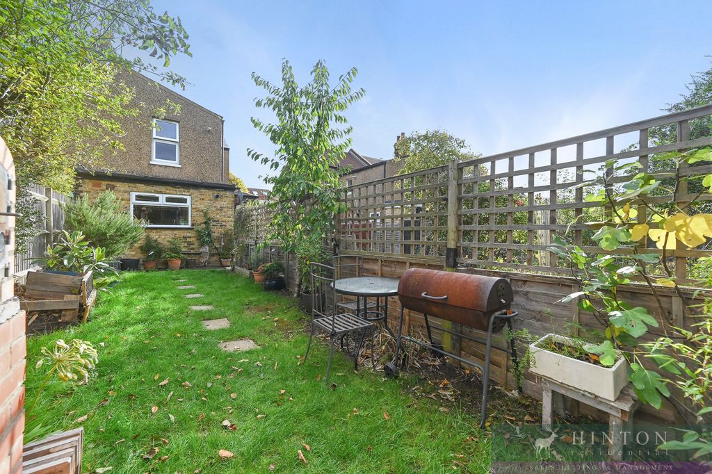 Property photo 2 of 11 8