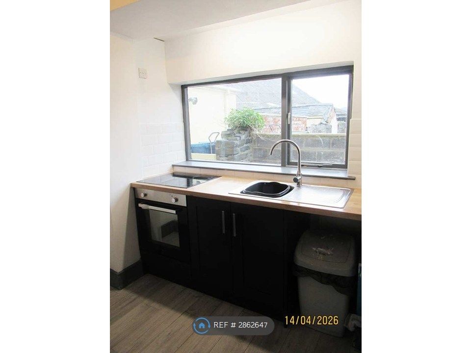 Property photo 3 of 12 Kitchen