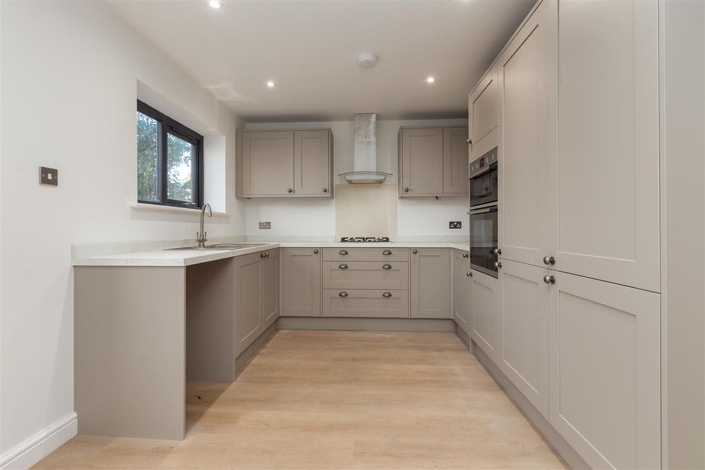 Property photo 2 of 25