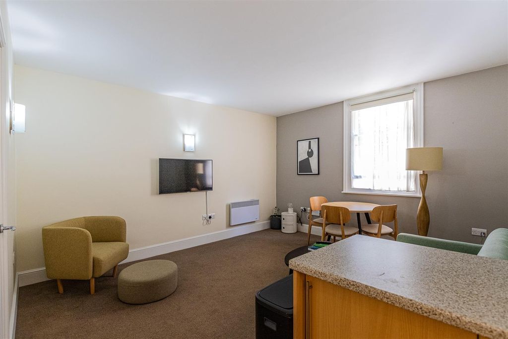 Property photo 3 of 10 Cathedral Road 74-76, 12-7.Jpg