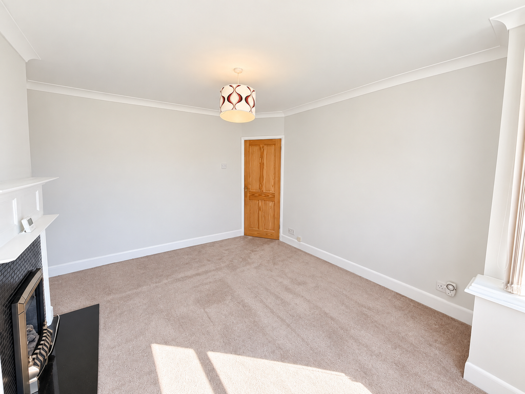 Property photo 3 of 14 Living Room (1)