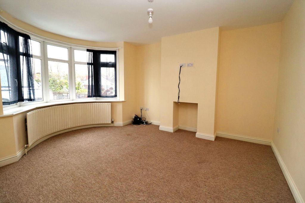 Property photo 2 of 12 1