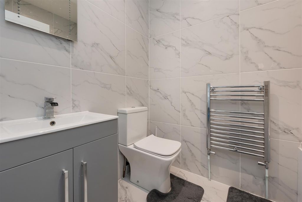 Property photo 2 of 15 Wraik Hill, Whitstable