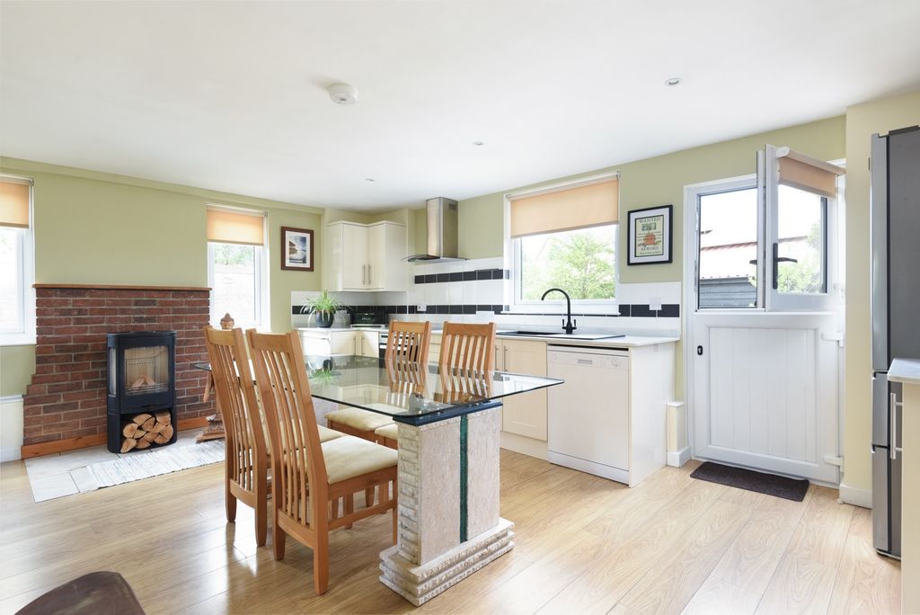 Property photo 3 of 28 4328815