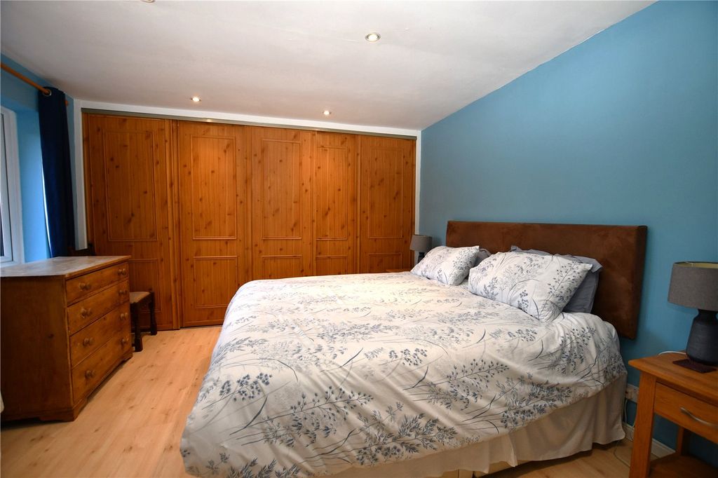 Additional image 10 of 6 bed detached house for saleNine Mile Ride, Wokingham, Berkshire RG40