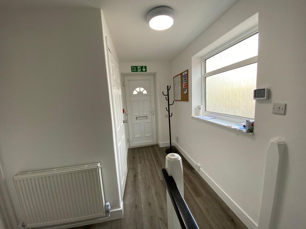 Property photo 3 of 27