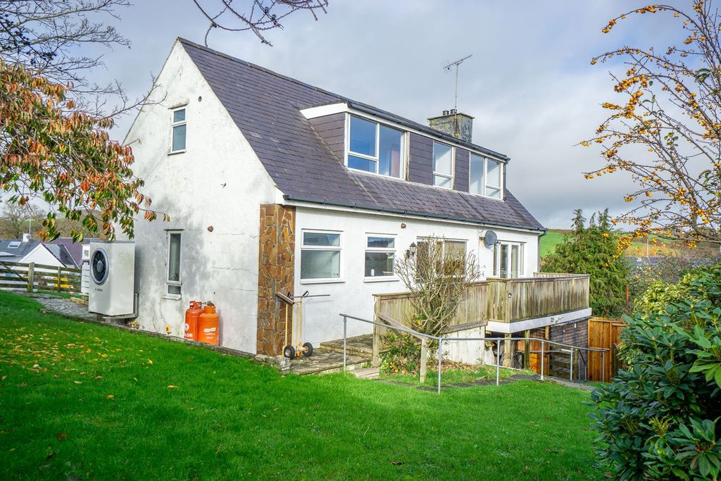 Property photo 2 of 33