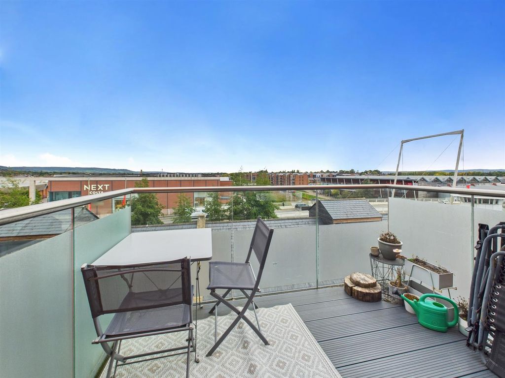 Property photo 3 of 22