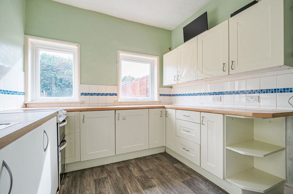 Property photo 3 of 13 1527338-11-6Aba77...