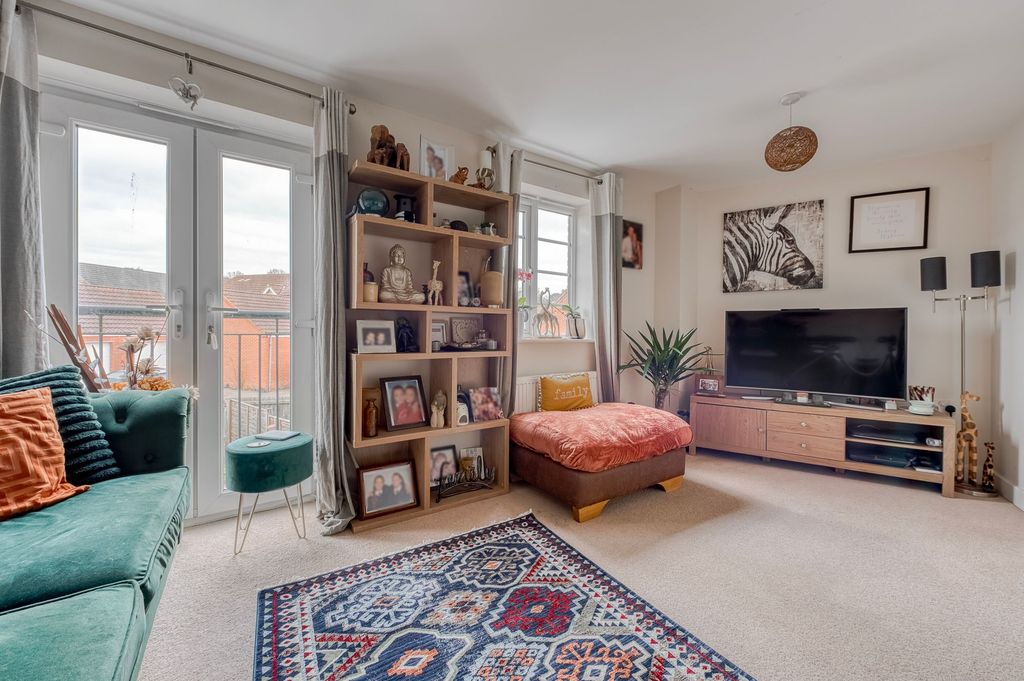 Property photo 3 of 19