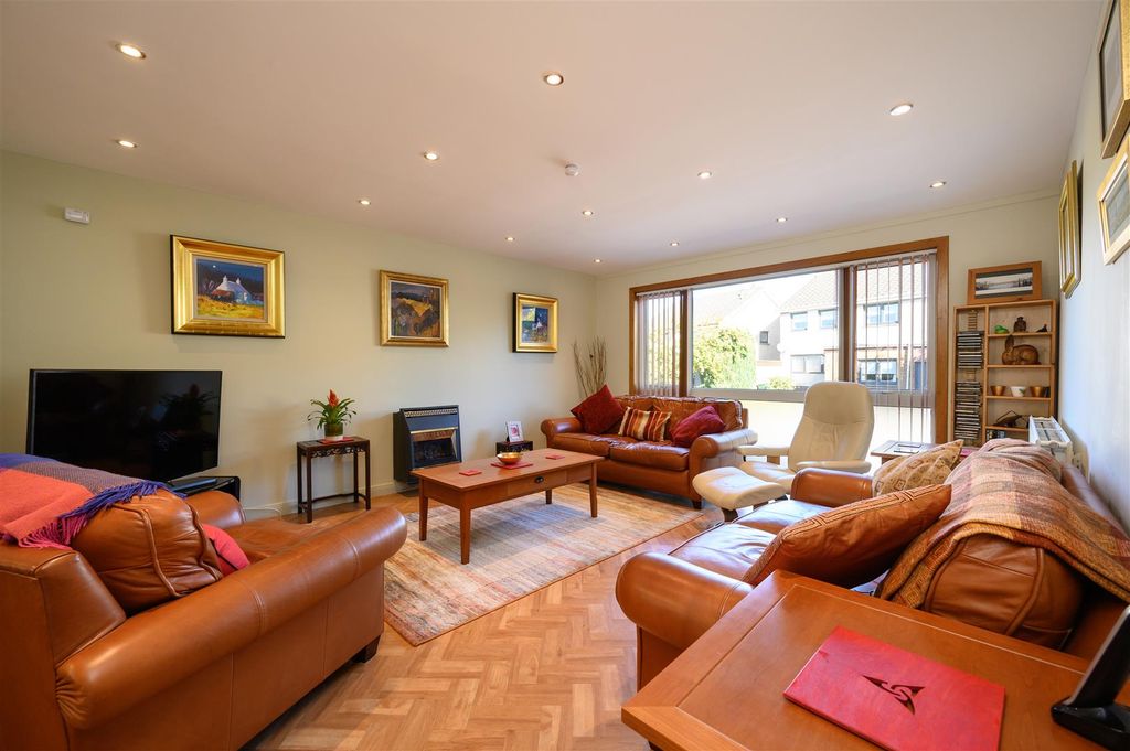 Property photo 2 of 17 Avongrove12-15.Jpg