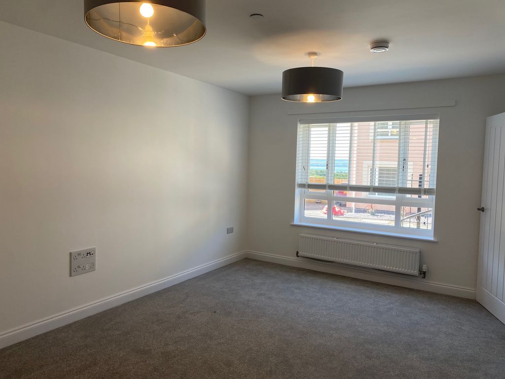 Property photo 2 of 13 Lounge